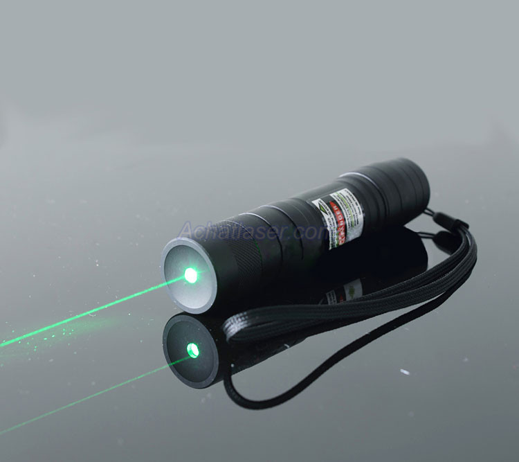 Lampe de poche haute luminosité avec laser vert/bleu multimode