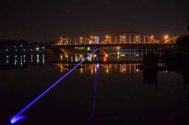 Pointeur laser très puissant 10000mW classe 4