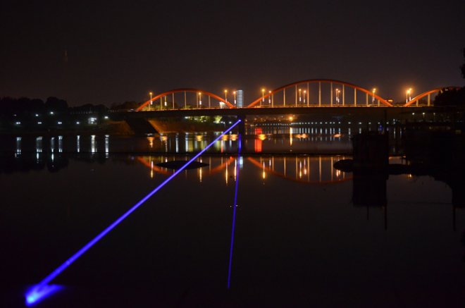 Pointeur laser bleu 50000mW très puissant et peu coûteux