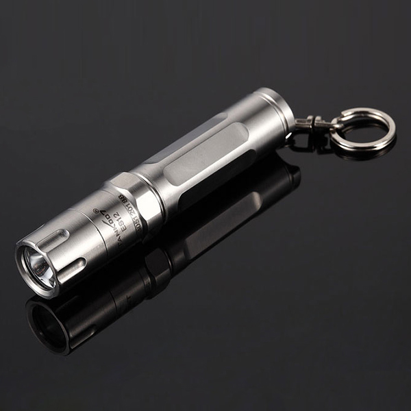 Mini Tank007 ES12 lampe de torche