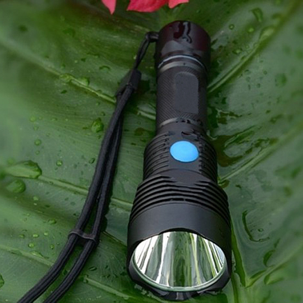 Lotus tête UF-2220 lampe tactique 