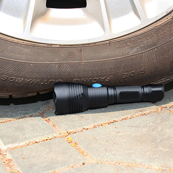 lampe de torche tactique