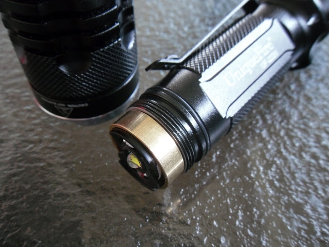 Lampe de Torche Led 900 lumens puissante